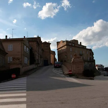 With One Bedroom In With Wonderful City View And Wifi 18 Km From The Beach アパート Monte San Pietrangeli